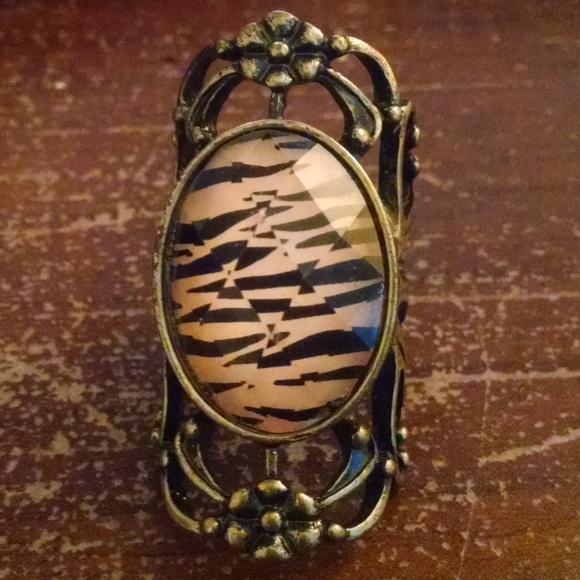 Antique style large stone animal print ring